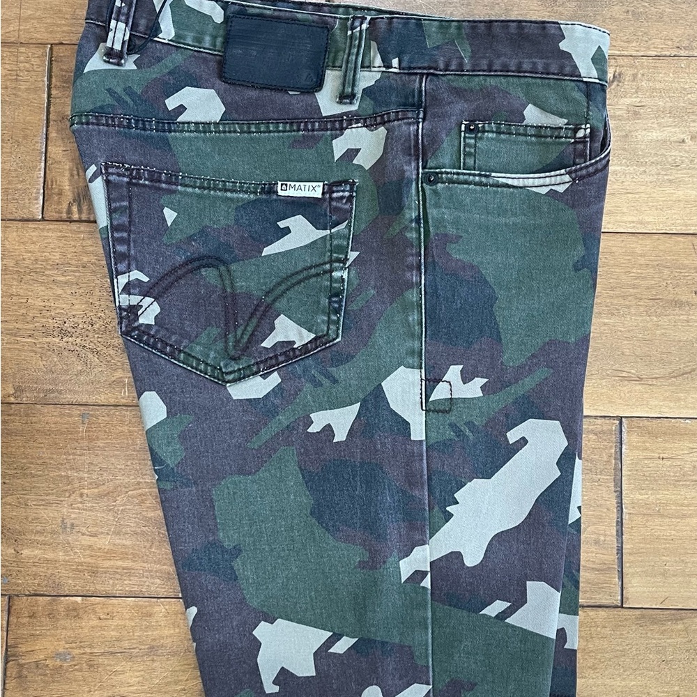 MATIX - “Gripper fit” - woodland camo shorts - NWT*